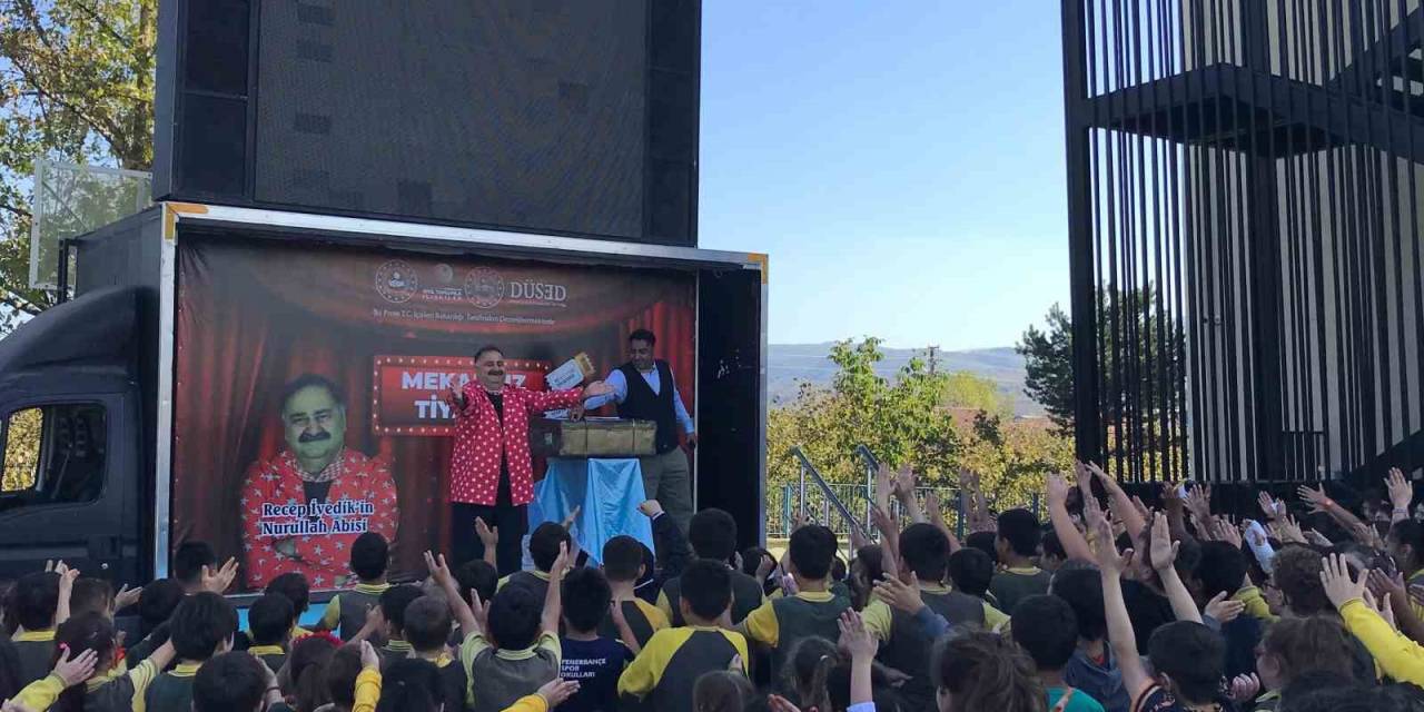 Mekansız Tiyatro 10 Köyü Gezdi