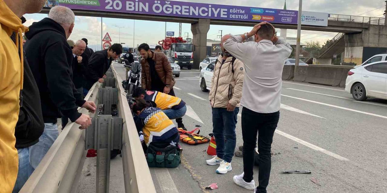 Tankerin Sıkıştırdığı Elektrikli Bisiklet Bariyere Çarptı: Sürücü Ağır Yaralı