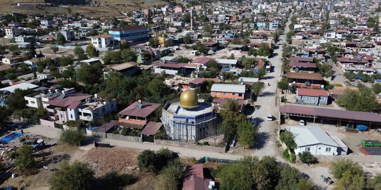Hatay’da Altın Sarısı Kubbesi Ve Çinileriyle Kubbetü’s-sahra’yı Andıran Cami, Mest Ediyor