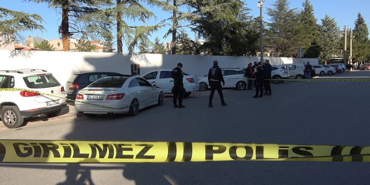 Bıçaklanmış Halde Otomobiliyle Gitmek İsteyen Şahıs Hayatını Kaybetti