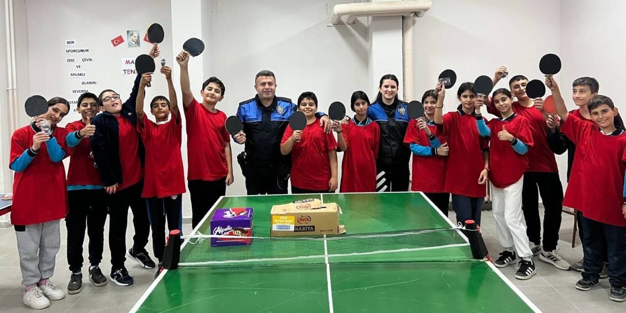 Emniyetten Çocuklara Tenis Kursu
