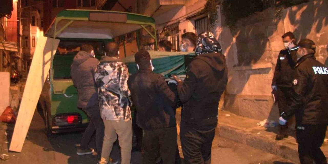 Beyoğlu’nda 4 Katlı Binadan Anne Ve Bebeğinin Cesedi Çıktı