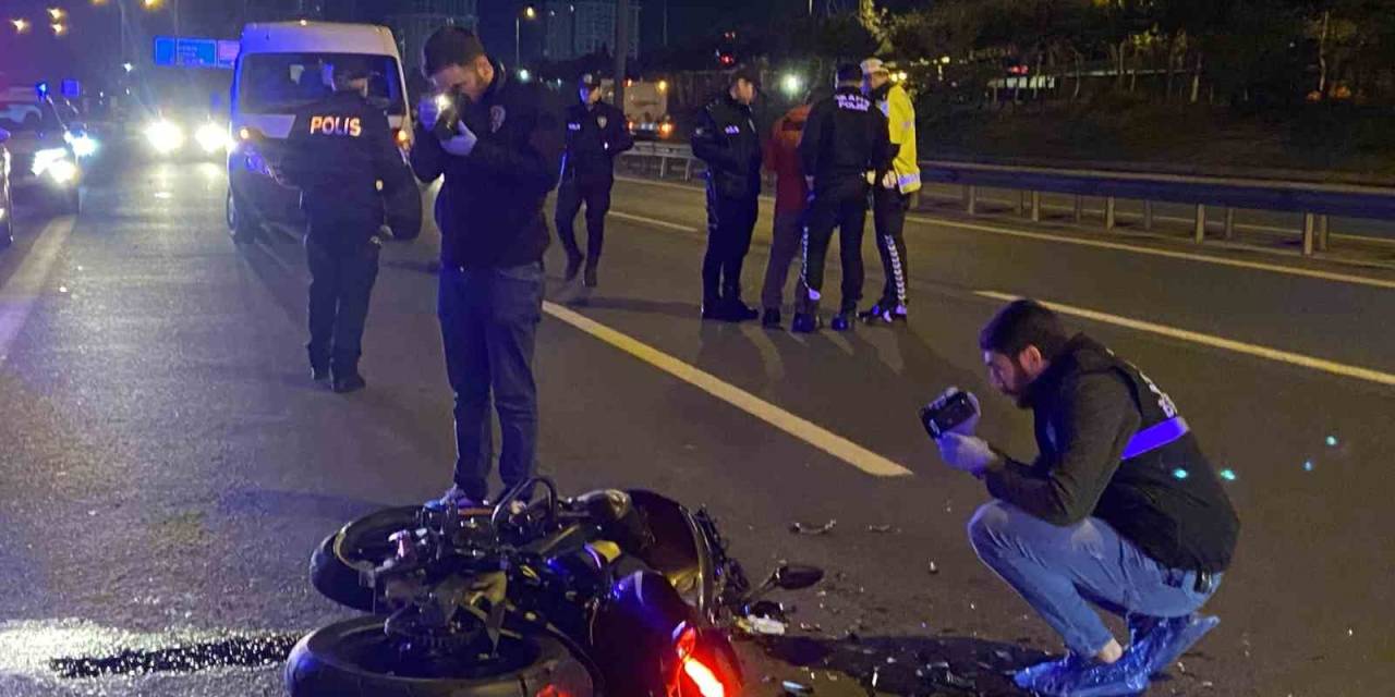 Esenler Tem Otoyolu’nda Feci Kaza... Motosiklet Asfalt Yenileme Aracına Çarptı: 1 Ölü