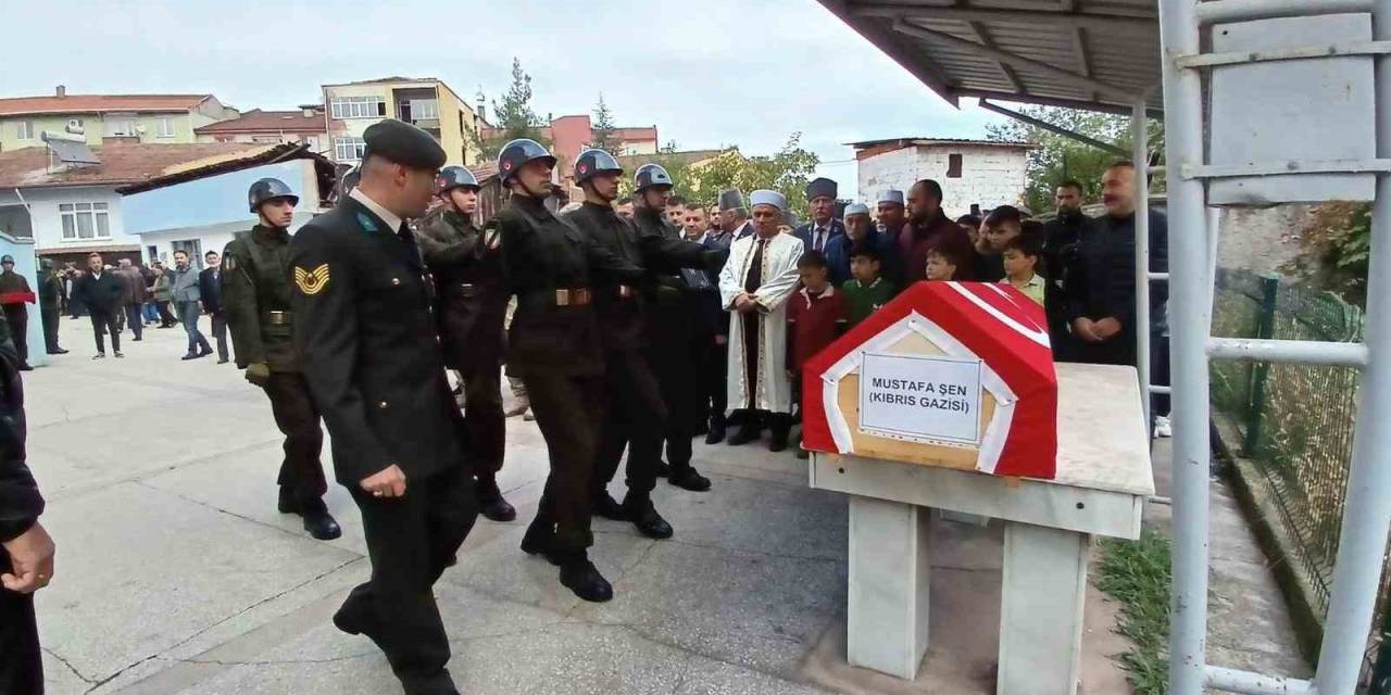 Kıbrıs Gazisi Toprağa Verildi