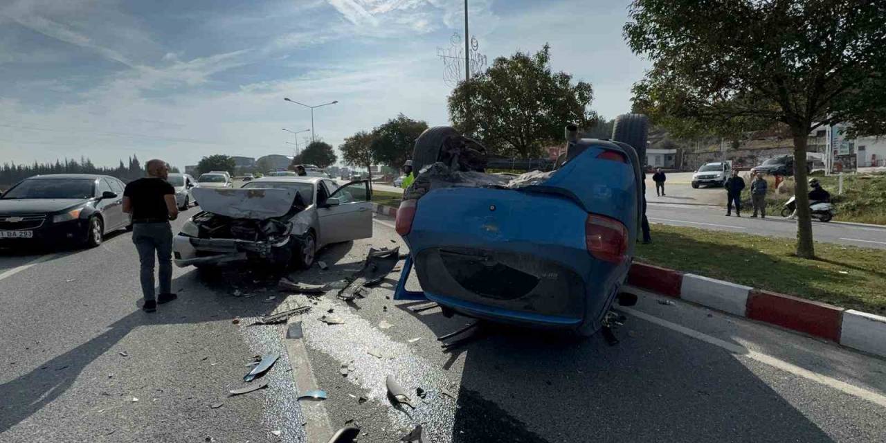 Bilecik’te Traktörün Arka Römorkunun Çarptığı Araç Takla Atarken, 1 Kişi Yaralandı