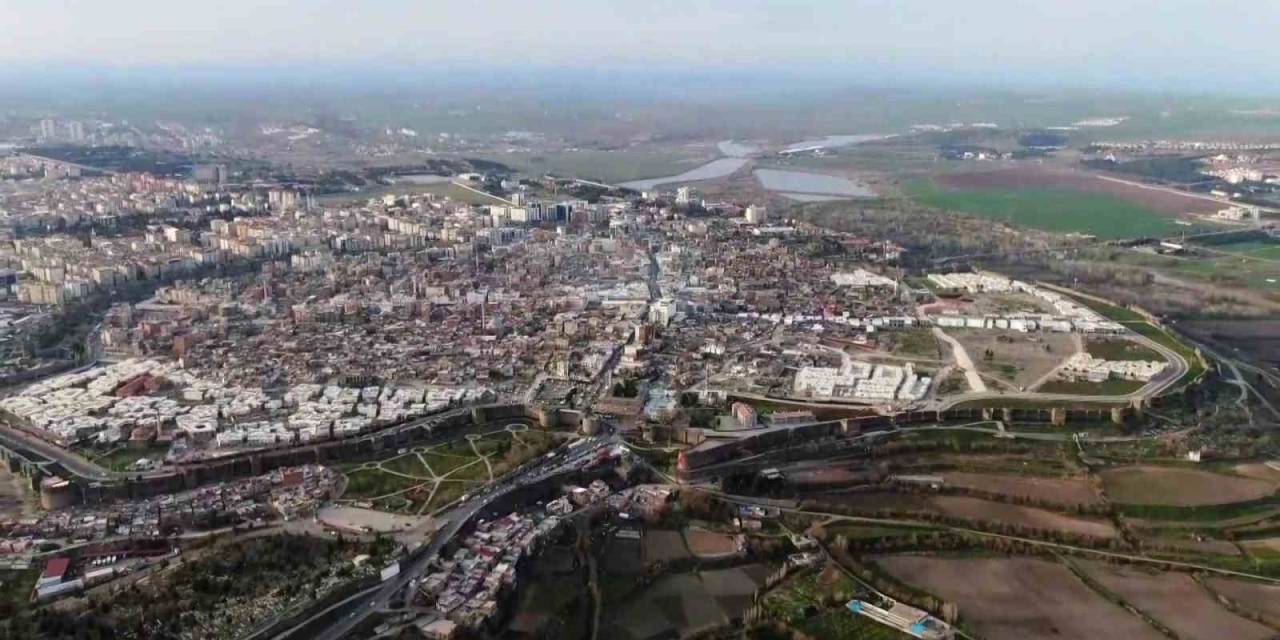 Diyarbakır Surları Ve On Gözlü Köprü’nün Yapılışı Yapay Zeka İle Canlandırıldı