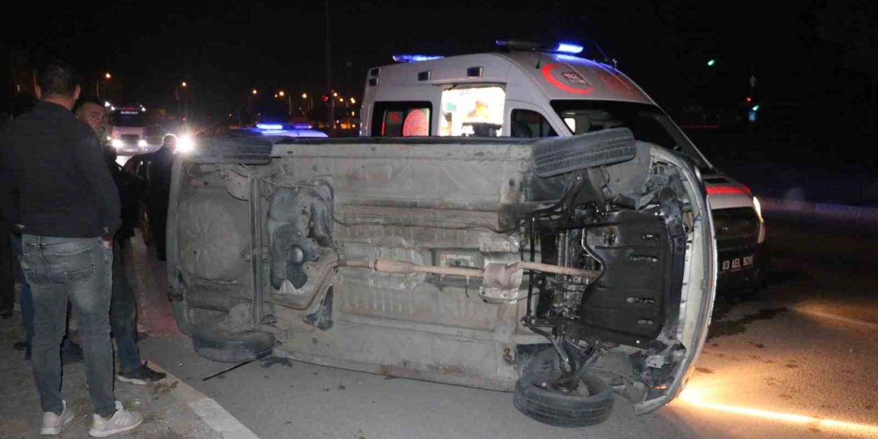 Refüje Çarpıp Takla Atan Araçta Aynı Aileden 5 Kişi Yaralandı