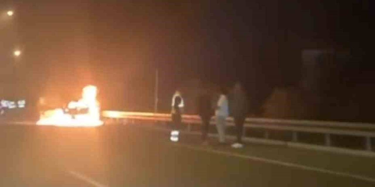 Seyir Halindeki Araç Alev Topuna Döndü