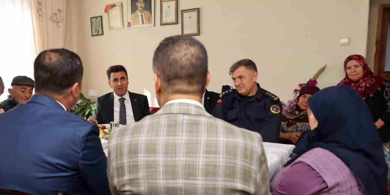 Bilecik Valisi Aygöl, Şehit Ailesini Ziyaret Etti