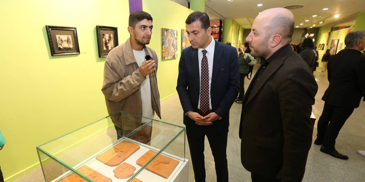 Küçükçekmece Belediyesi "Çizgi Dışı" Sergisini Sanatseverlerin Beğenisine Sundu