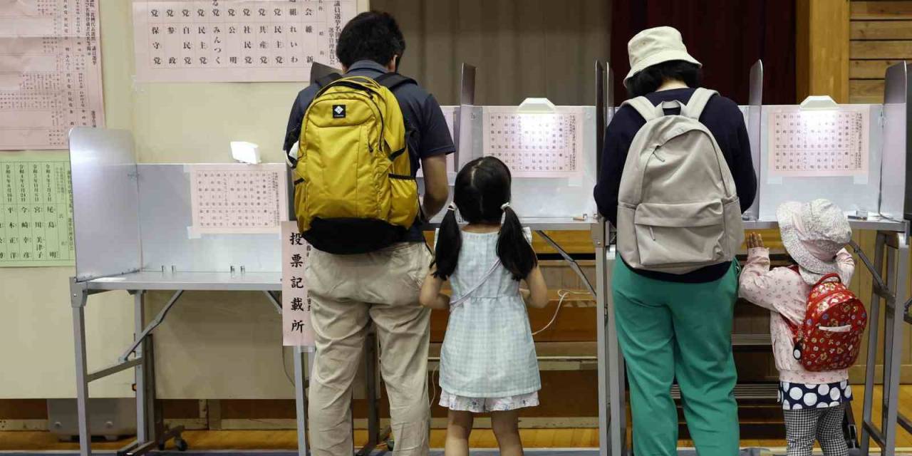 Japonya’daki Erken Seçimde 15 Yıldır İktidardaki Ldp Mecliste Çoğunluğu Kaybetti