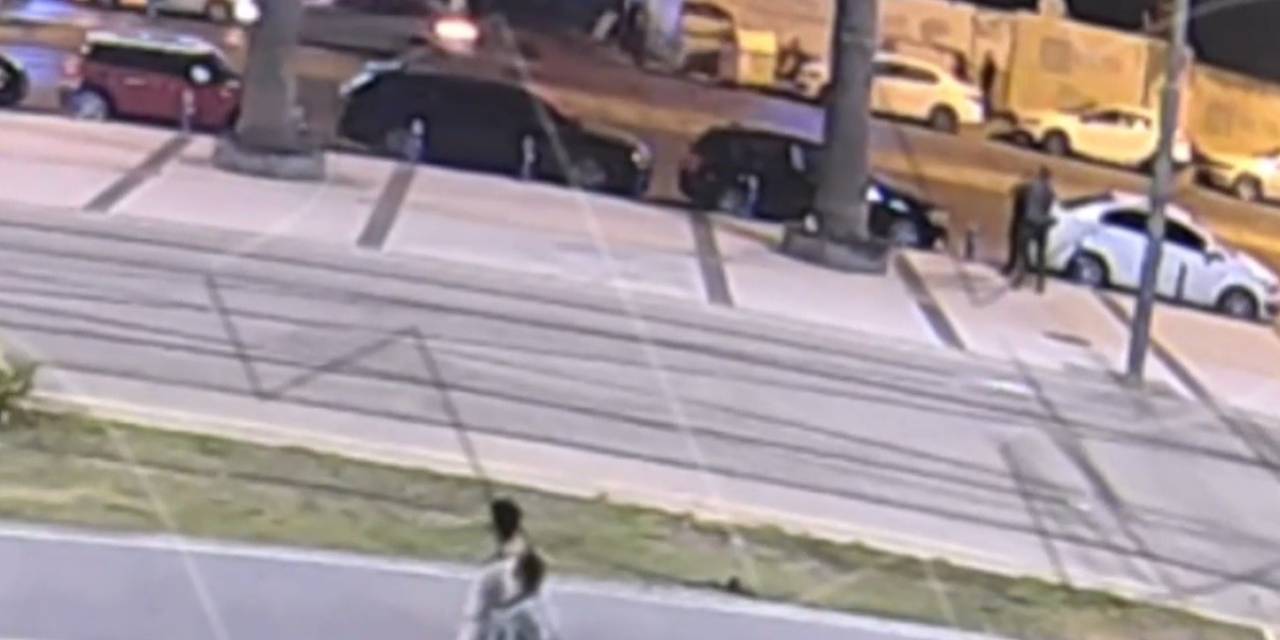 İzmir’de Sokak Ortasında Bıçaklı Yaralama Kamerada