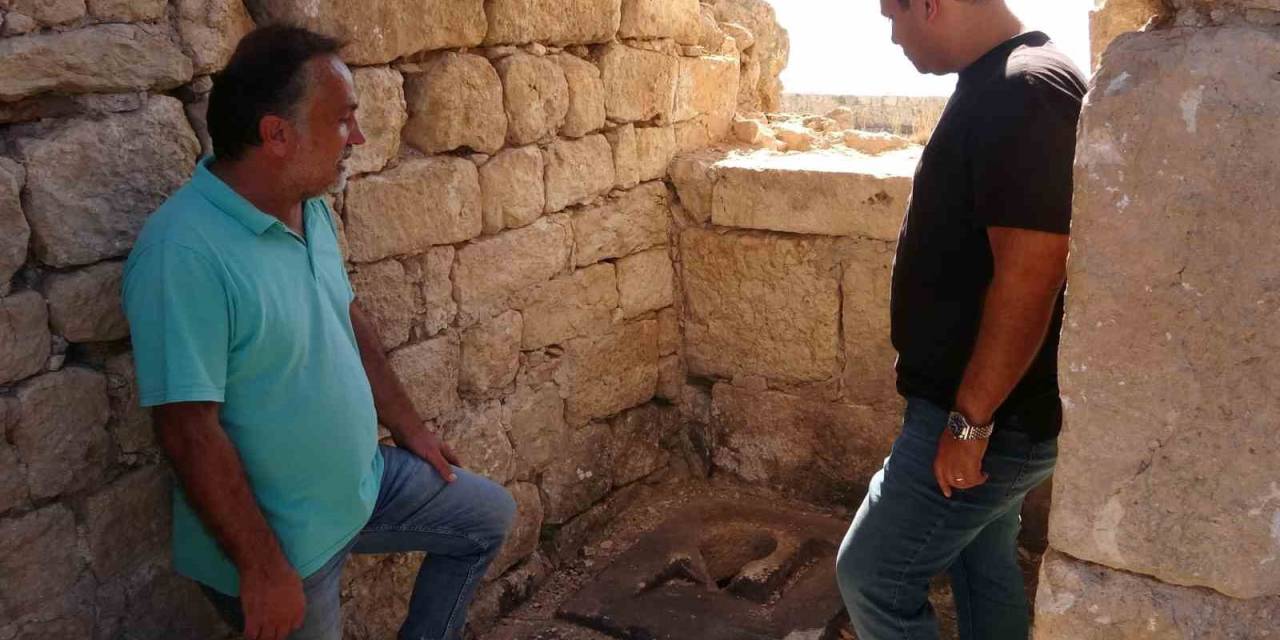 Kale Kazılarında Yaşam Alanları Ortaya Çıkıyor: Surlarda 700 Yıllık Tuvalet Bulundu