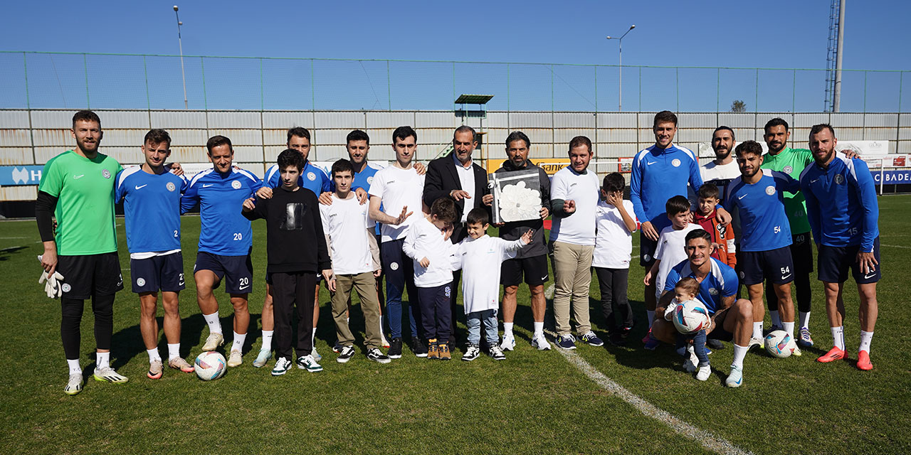 Çaykur Rizespor'dan Otizmli Çocuklara Jest!