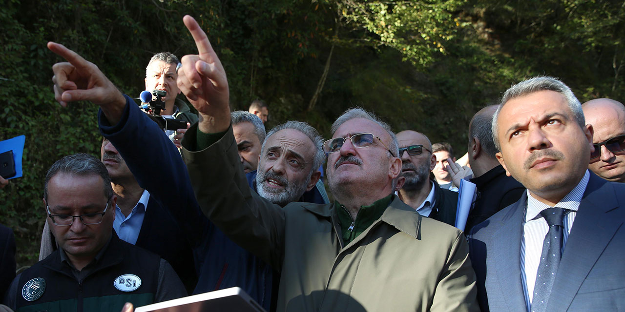 İçişleri Bakan Yardımcısı Karaloğlu, Rize'de heyelan yaşanan köyde inceleme yaptı