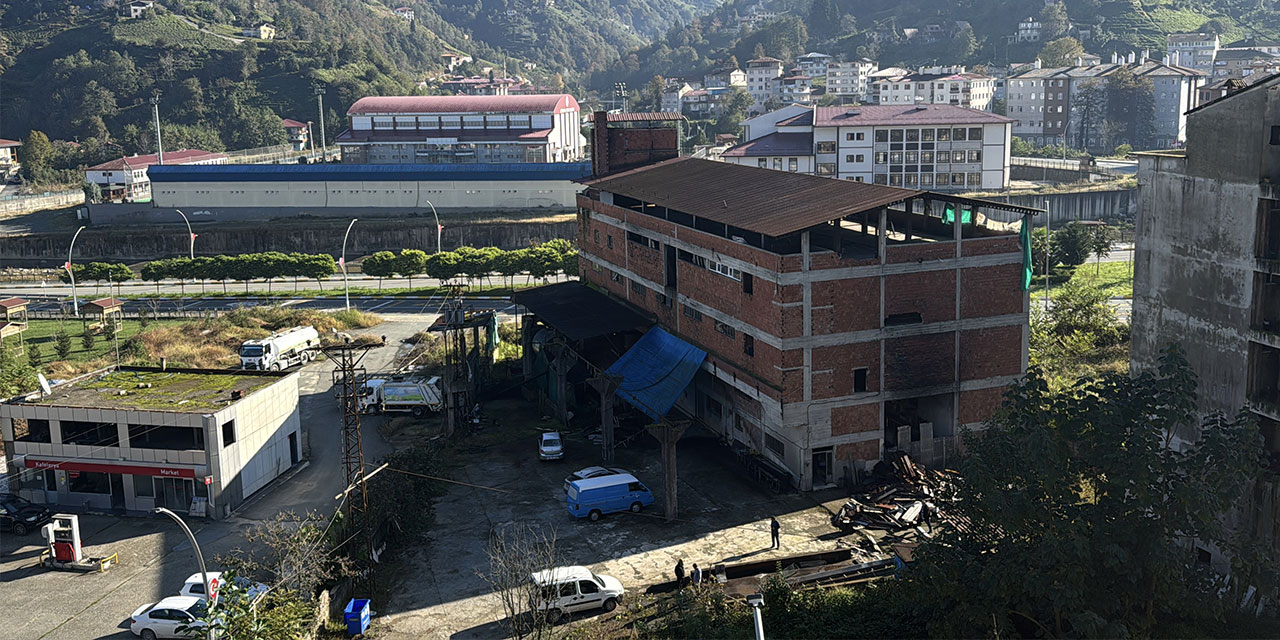 Güneysu'da Millet Bahçesinde kamulaştırılan çay fabrikasının tahliye süreci başlatıldı