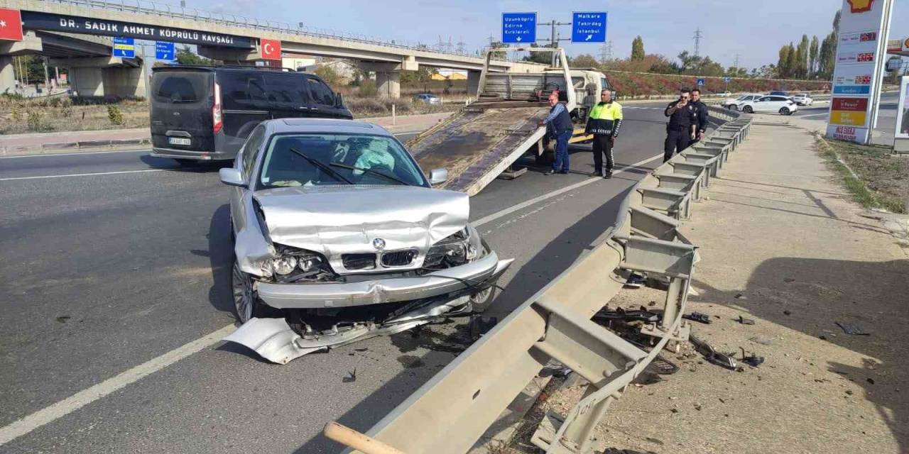 Keşan’da Demir Bariyere Çarpan Otomobilin Sürücüsü Yaralandı