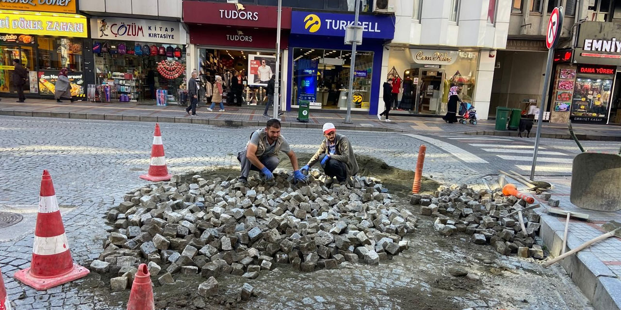 Cumhuriyet Caddesinde küptaş tamirat çalışması yapıldı