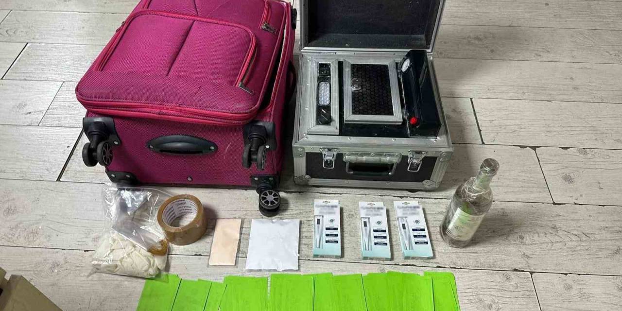 Şişli’de Polis Şüphe Üzerine Durdurdu, Valizinden Sahte Para Basma Malzemesi Çıktı