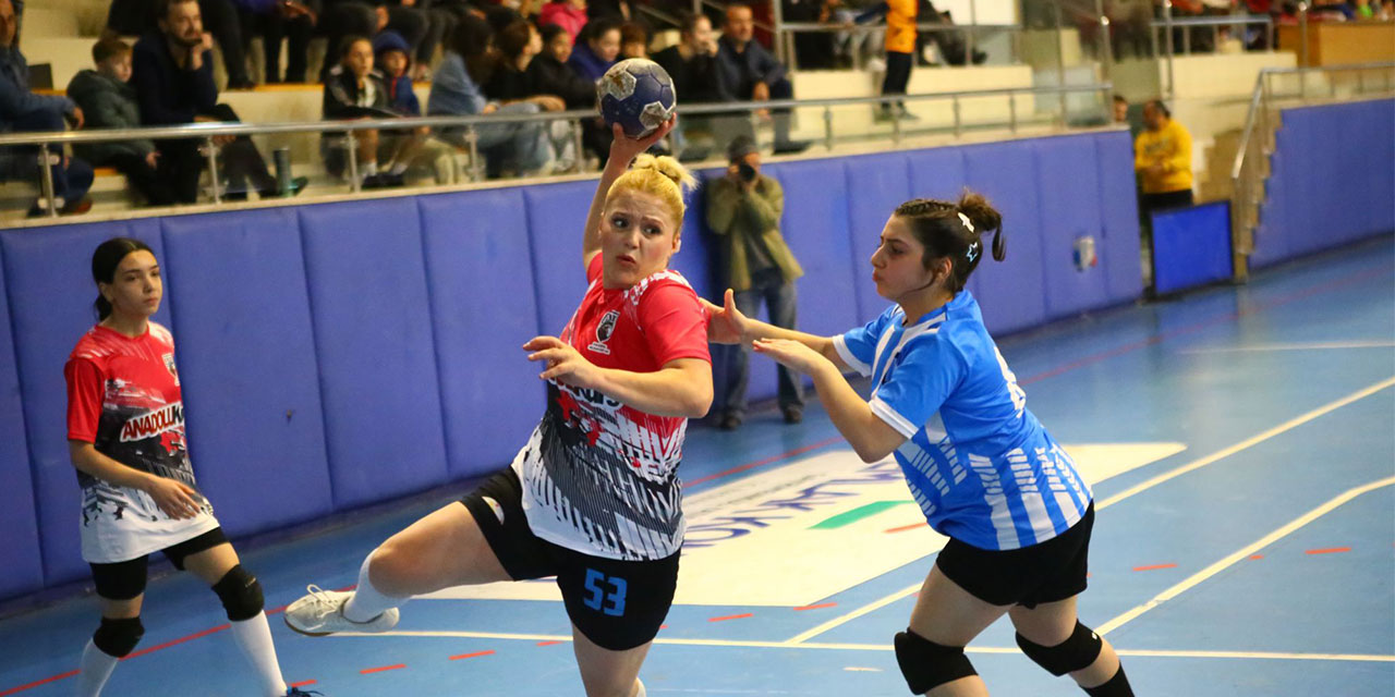 Kadınlar Hentbol 2. Liginde Rize’nin Dişi Atmacaları Galibiyetle Başladı!