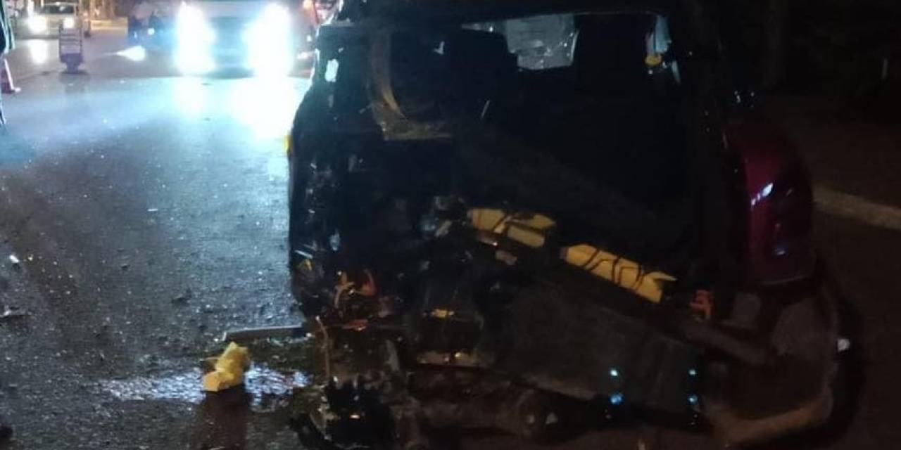 Ünye’de Park Halindeki Araca Ve Direğe Çarpan Araç Takla Attı: 1 Ölü