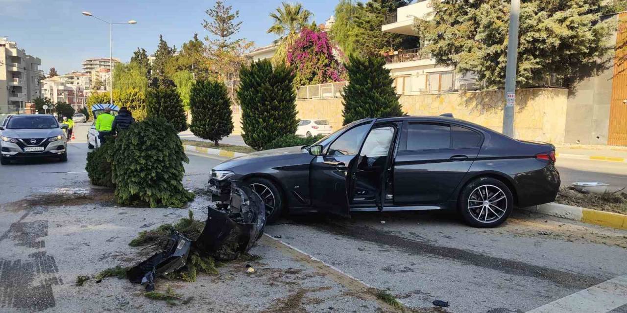 15 Yaşındaki Sürücünün Kullandığı Otomobil Ağaçlara Ve Aydınlatma Direğine Çarptı