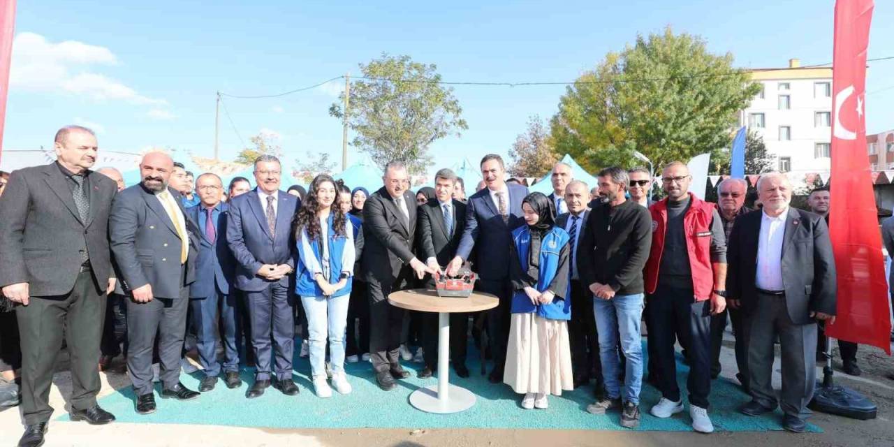 Vali Önder Bakan: “Gençlik Merkezleri Ne Kadar Fazla Olursa Bizler De Daha Huzurlu Oluruz”