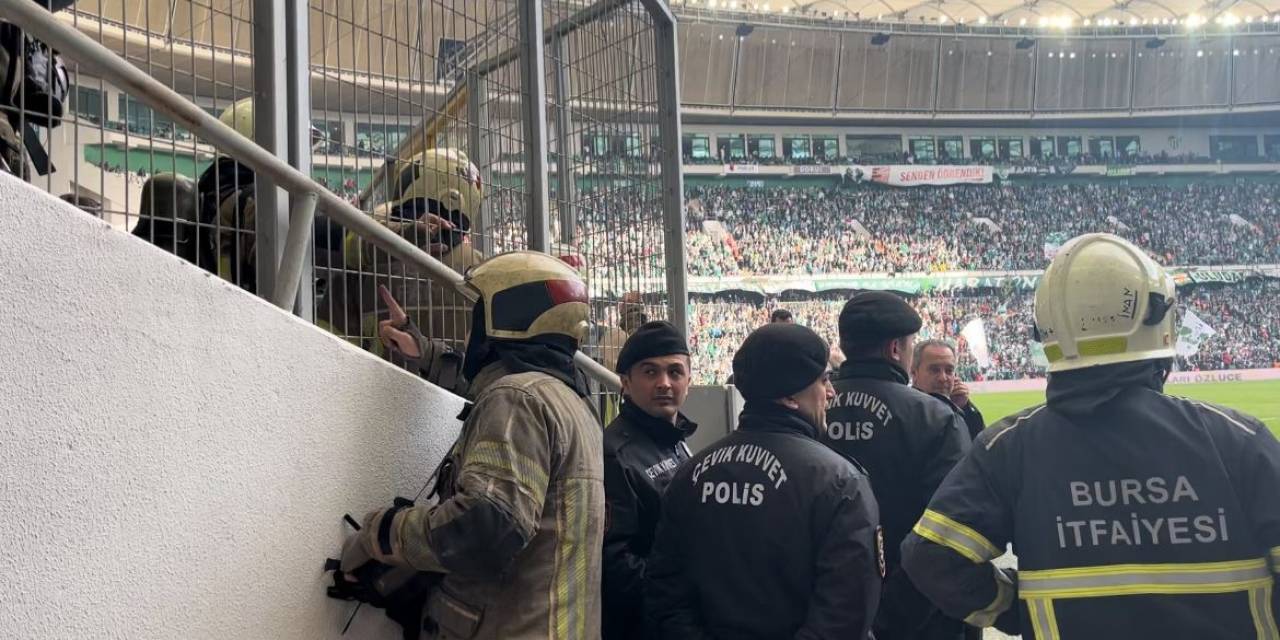 Yaklaşık 40 Bin Taraftarın İzlediği Bursaspor Maçında Yangın Paniği