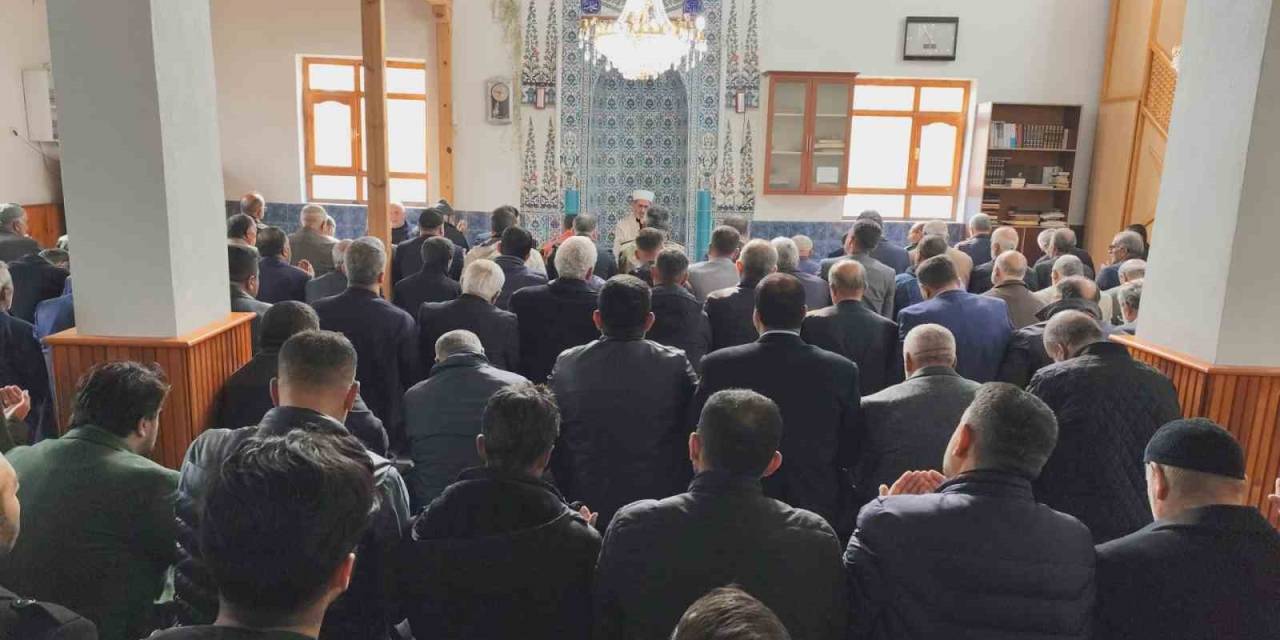 Erciş’te Silahlı Saldırıda Yaşamını Yitiren Hastane Görevlisi Son Yolculuğuna Uğurlandı