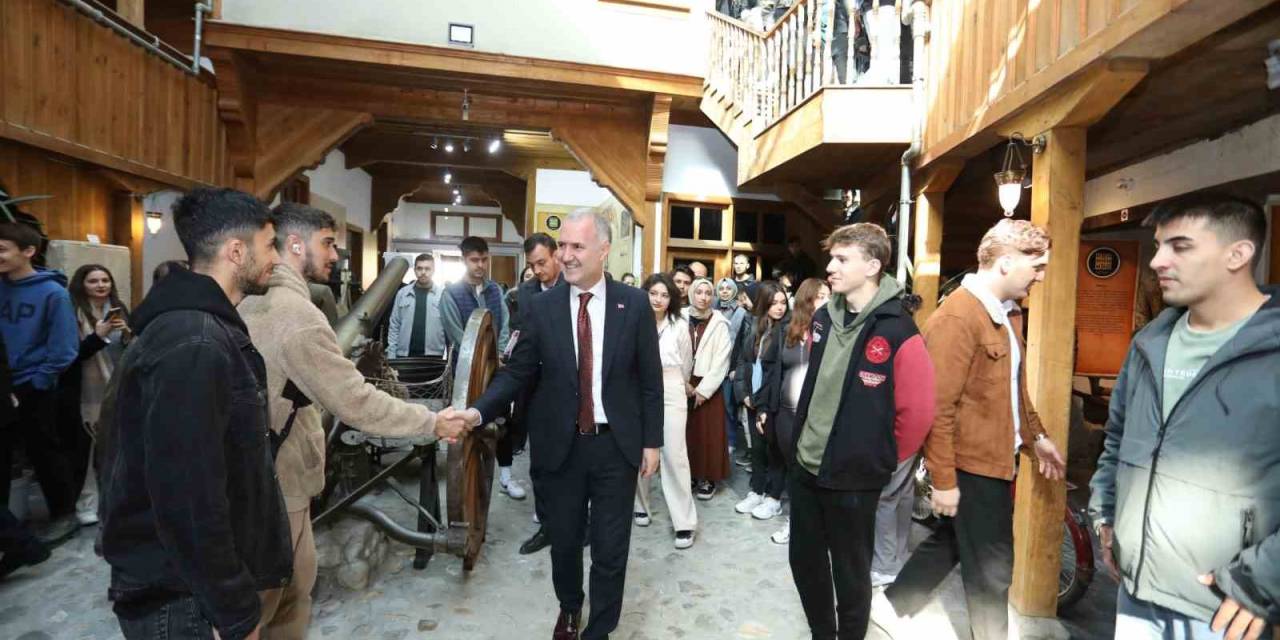 Şehre Yeni Gelen Üniversite Öğrencileri İnegöl’ü Tanıyor