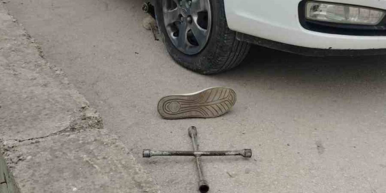 Lastik Değiştirirken Başına Bijon Anahtarı İsabet Eden Kişi Hayatını Kaybetti