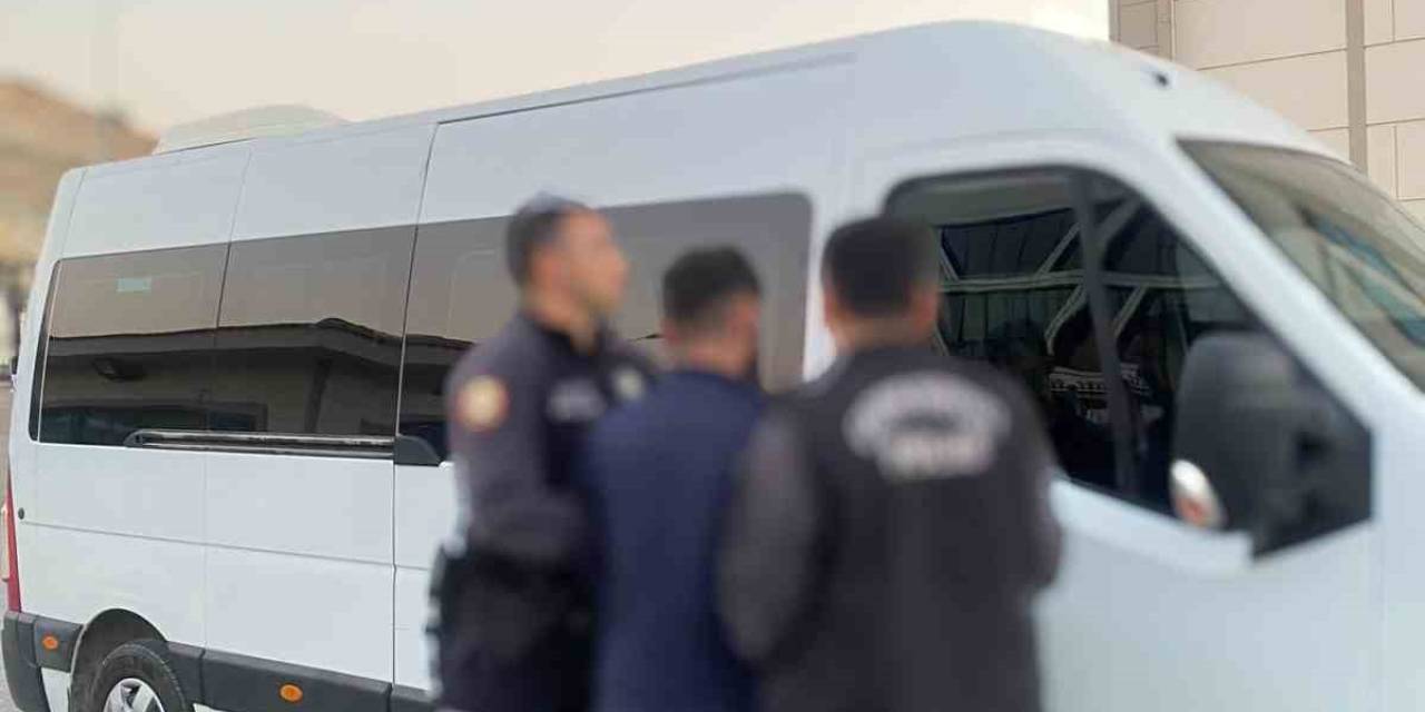 Kuşadası’nda Çeşitli Suçlardan Aranan Şüpheli Yakalandı