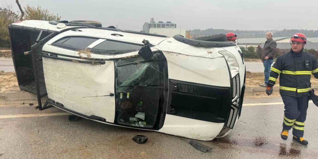 Bilecik’te Takla Atan Araçta Bulunan 2 Kişi Yaralandı