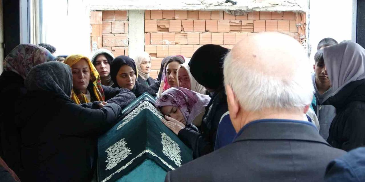 Küçükçekmece’de Maganda Kurşunuyla Hayatını Kaybeden Genç Toprağa Verildi