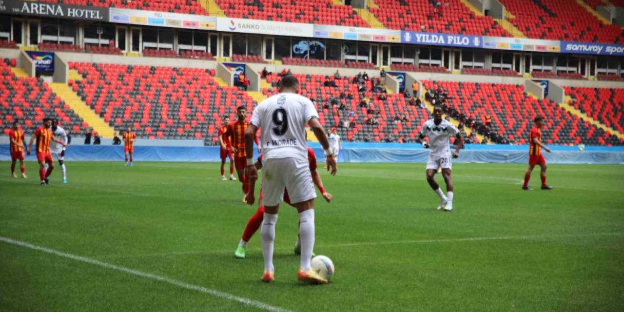 Trendyol 1. Lig: Yeni Malatyaspor: 0 - Sakaryaspor: 1 (İlk Yarı)