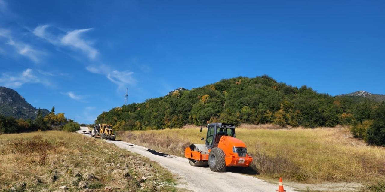 Kahramanmaraş Büyükşehir Belediyesi Andırın’ın Yollarını Yeniliyor