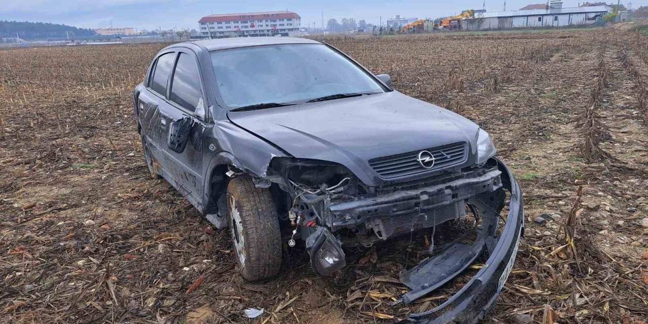 Otomobil Tarlaya Uçtu: 1 Yaralı