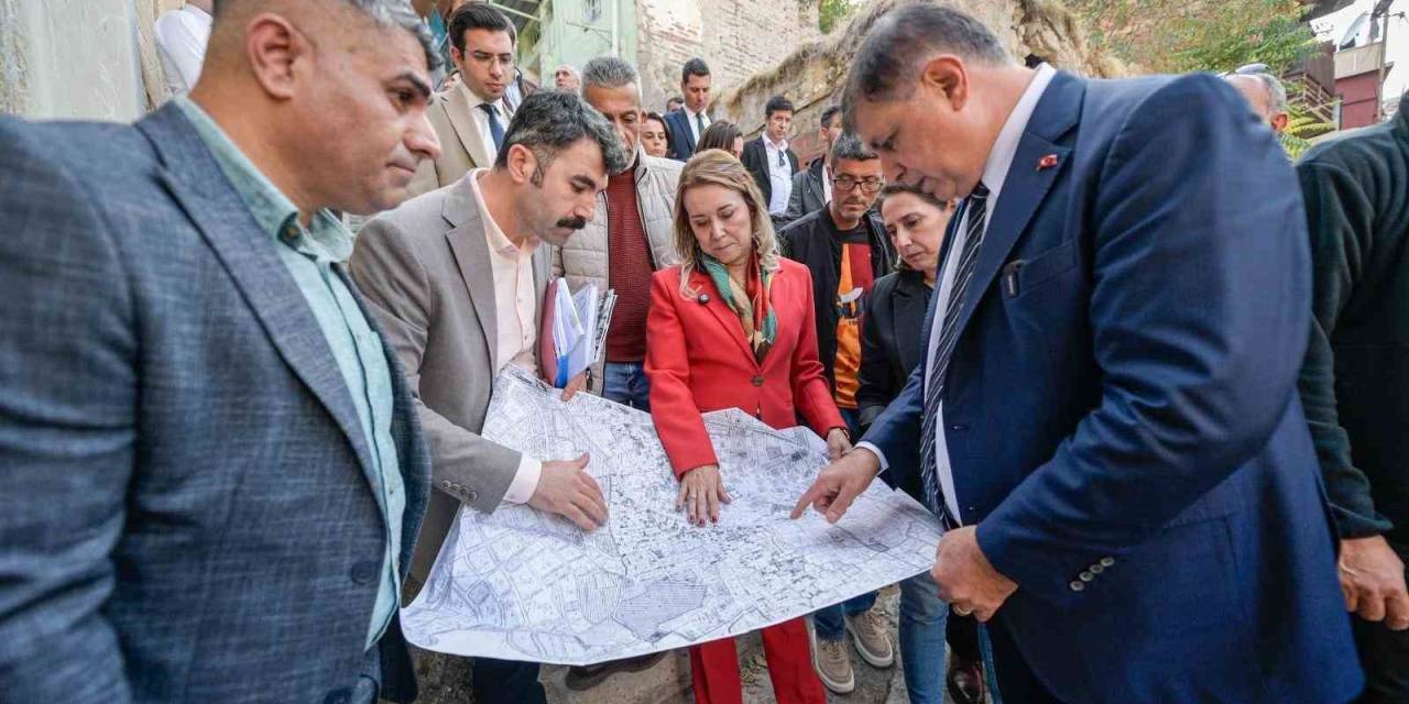 İzmir’de Tarihi Mahalleler Mercek Altında