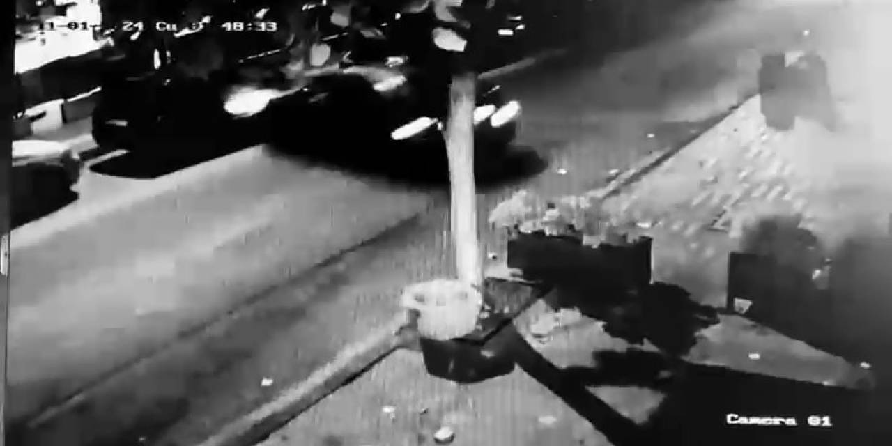 Kontrolden Çıktı, Park Halindeki Çok Sayıda Araca Çarptı