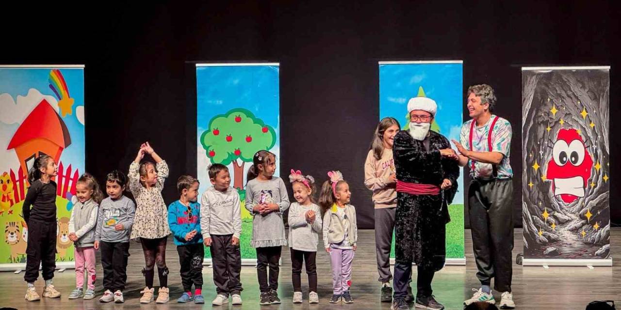 Başkan Yetişkin, Efeler’in Çocuklarını Tiyatroyla Buluşturdu