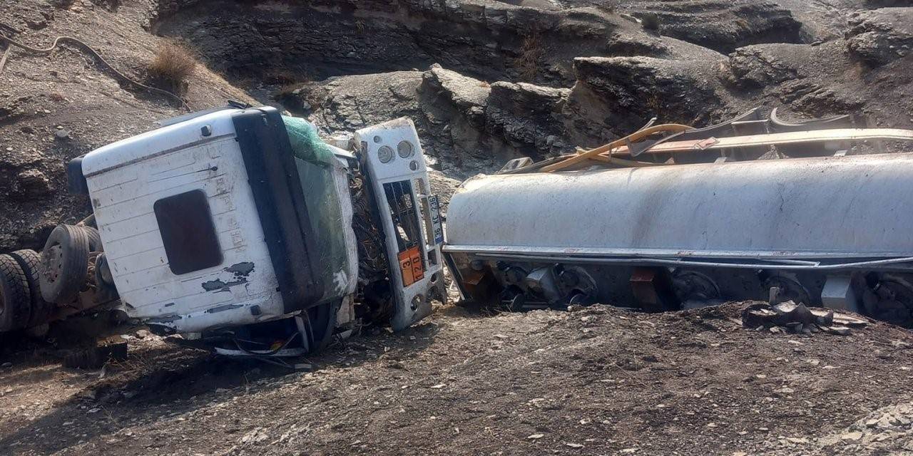 Şırnak’ta Akaryakıt Tankeri Devrildi: 1 Yaralı