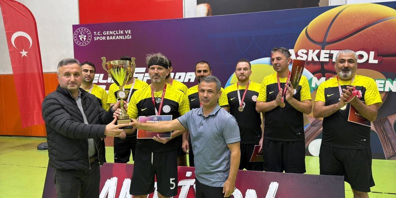 Kayseri İl Milli Eğitim Müdürlüğü Voleybol Takımlarından Büyük Başarı