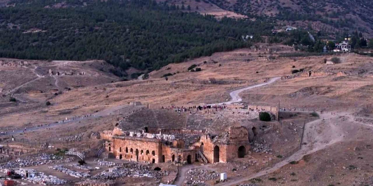 Pamukkale Travertenlerinde Gün Batımı Manzarası