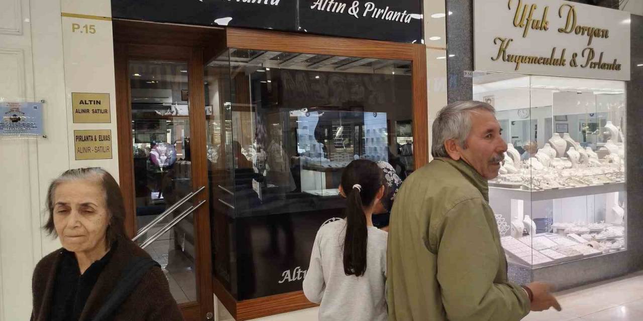 İzmir’de 23 Kişiyi 22 Milyon Lira Dolandıran Kuyumcu Kardeşler Yakalandı