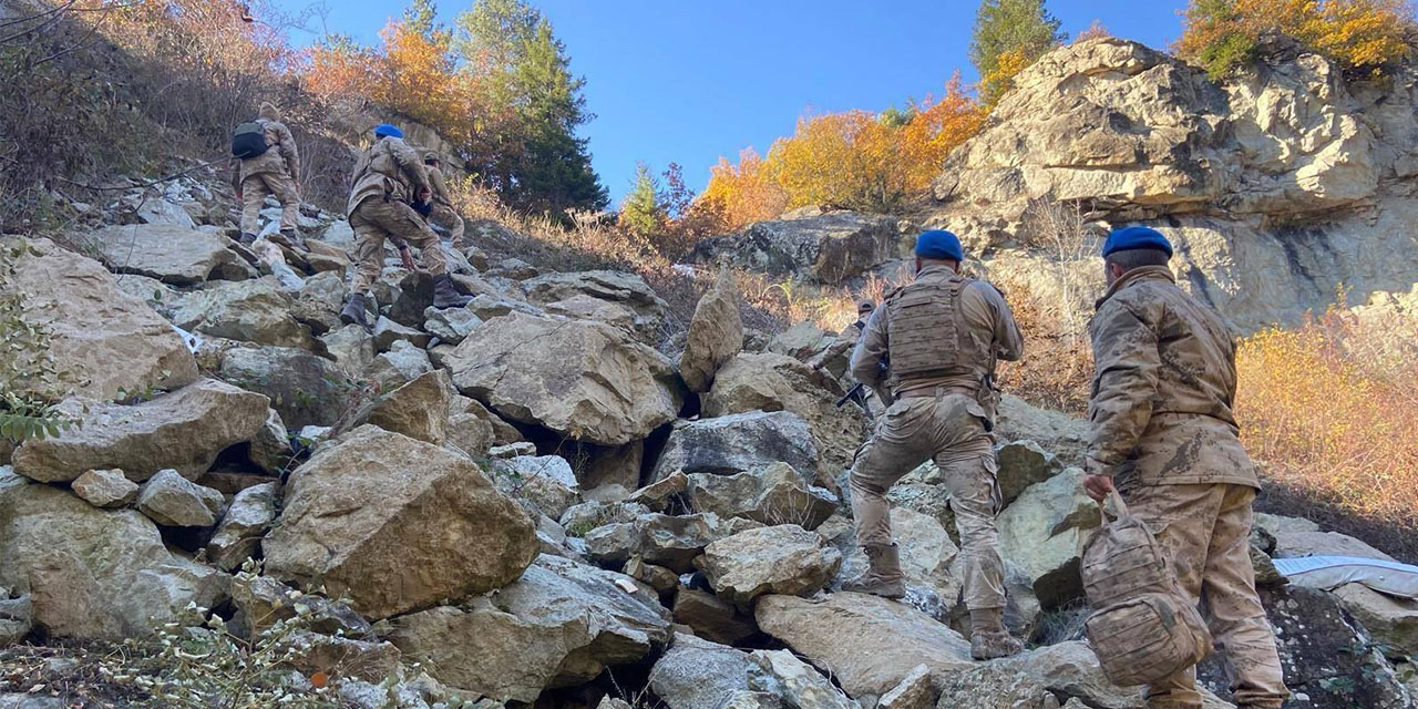 Artvin'de kaybolan inşaat işçisini arama çalışması sürüyor