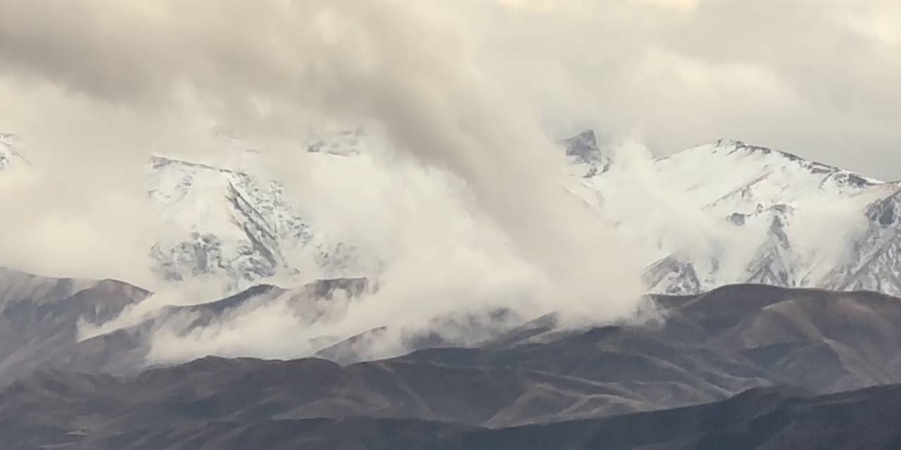 3 Bin 500 Rakımlı İkiyaka Dağları Beyaza Büründü