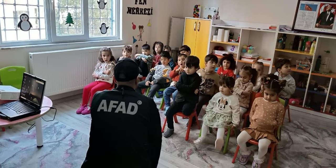 Afad Ekiplerinden Anaokulu Öğrencilerine Afet Farkındalık Eğitimi