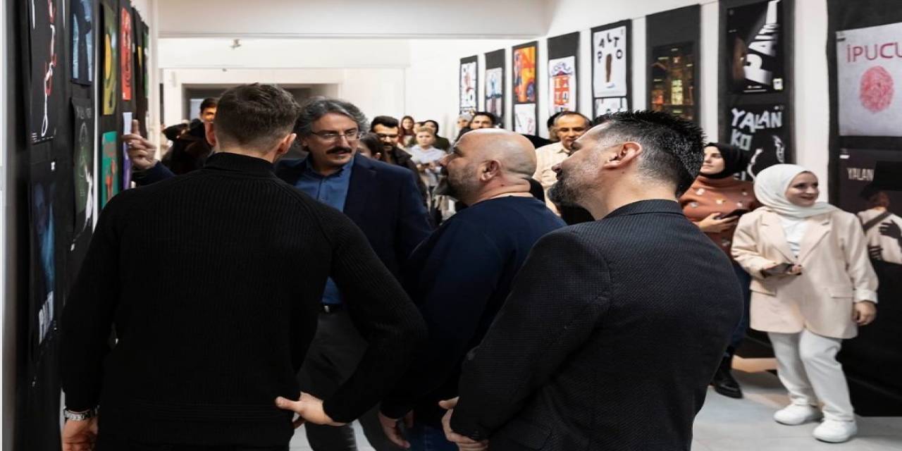 Güzel Sanatlar Fakültesinden Şenlik Havasında Bir Sergi