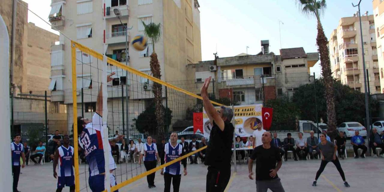 Kumluca’da Öğretmenler Arası Voleybol Turnuvası Düzenlendi