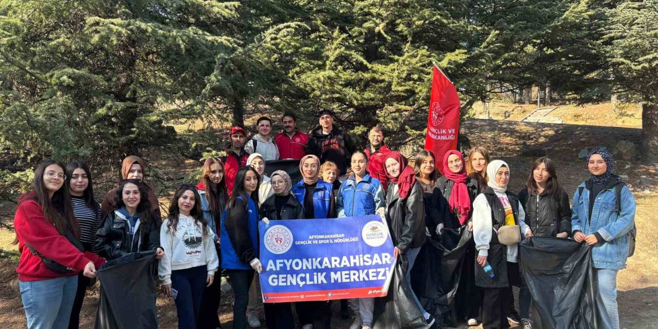 Gençlerden Erkmen’de Doğa Yürüyüşü